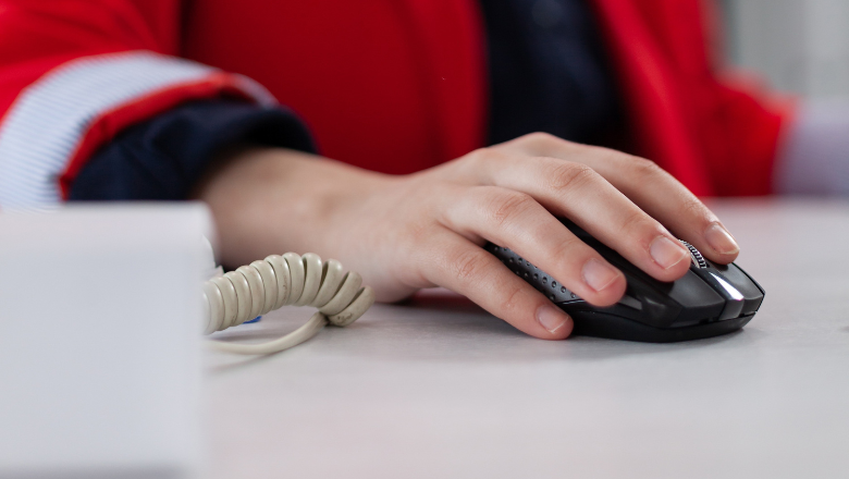 ZUGFeRD Hand mit Computermaus – Symbol für die digitale Rechnungsstellung mit ZUGFeRD